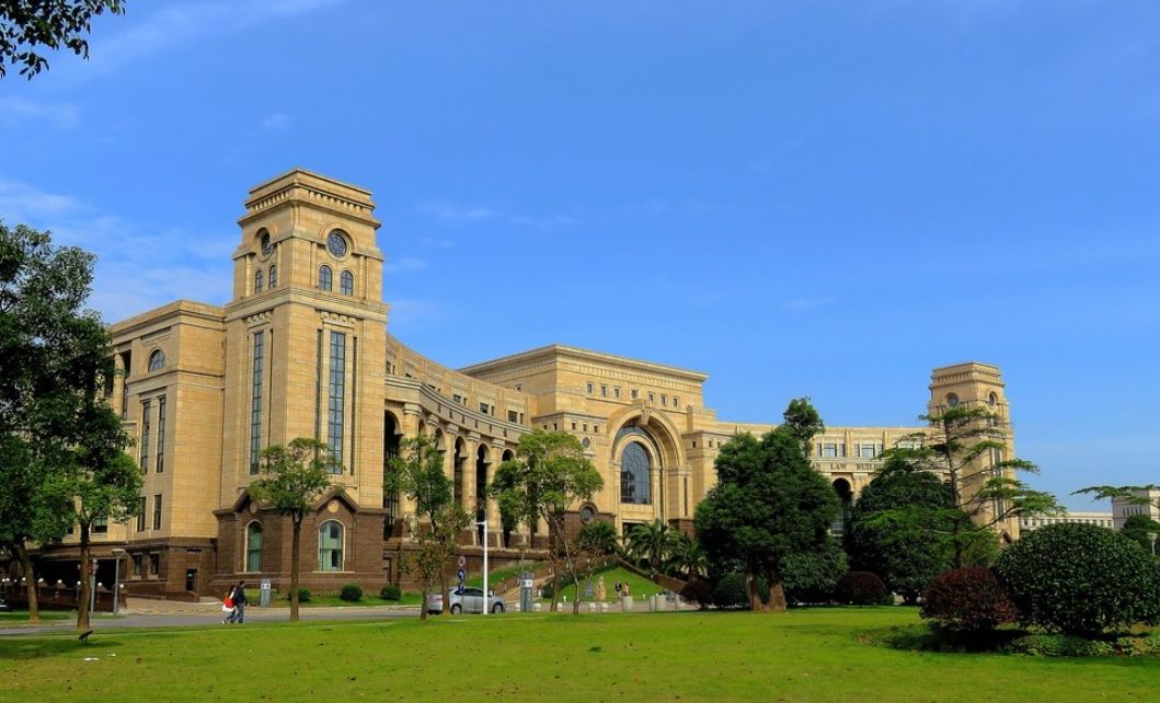 Université Fudan